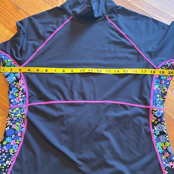 ATHLETA- Women’s Long Sleeve Workout/Running Shirt - Picture 12 of 12